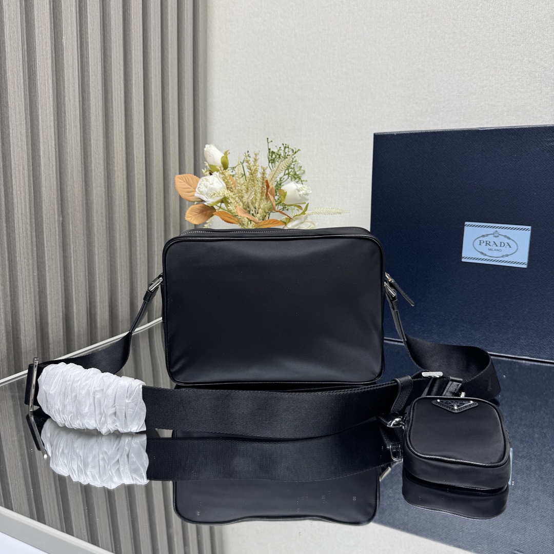 [Prada] 프라다 리나일론 렉탱글 숄더백