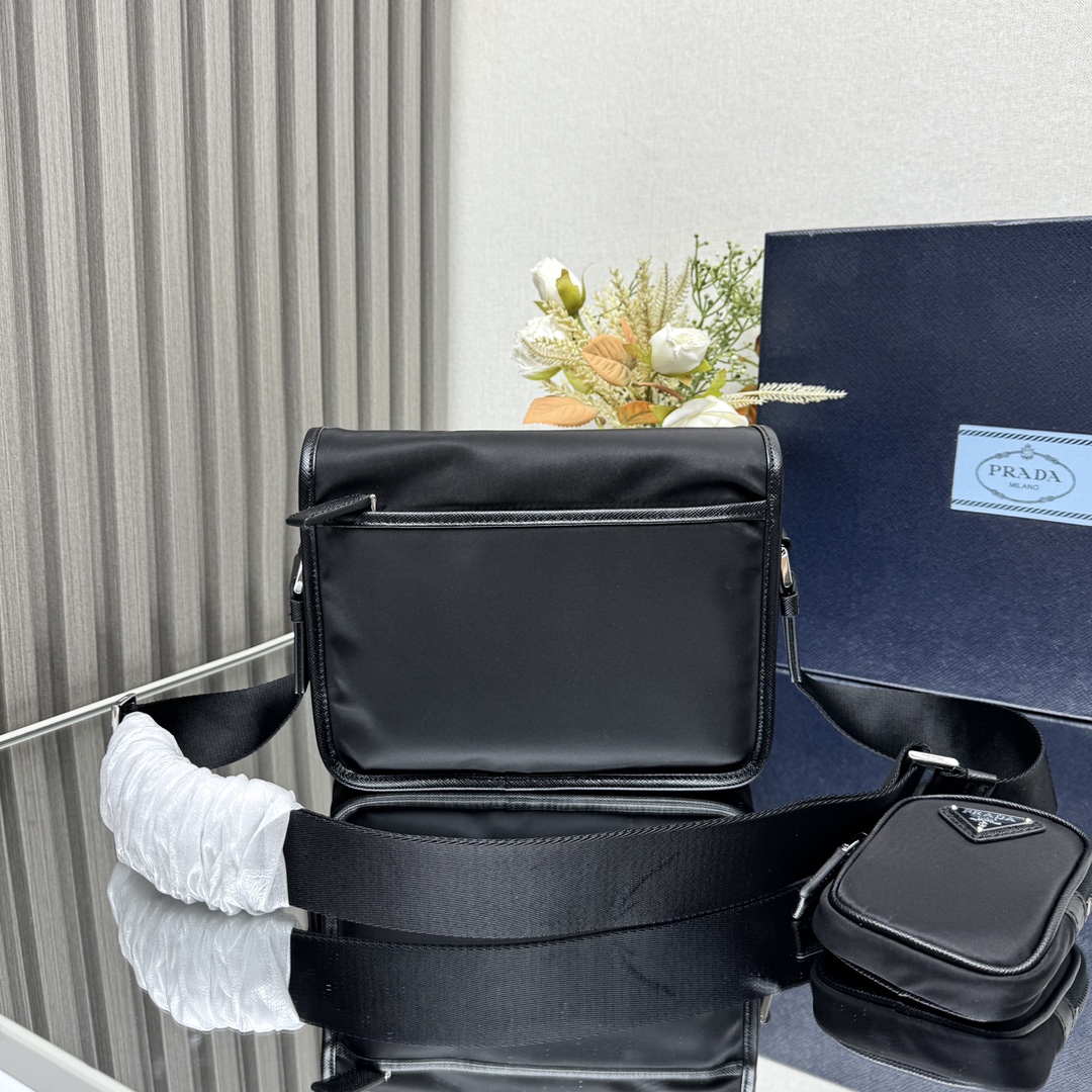 [PRADA] 프라다 리나일론 앤 사피아노 레더 숄더백 블랙