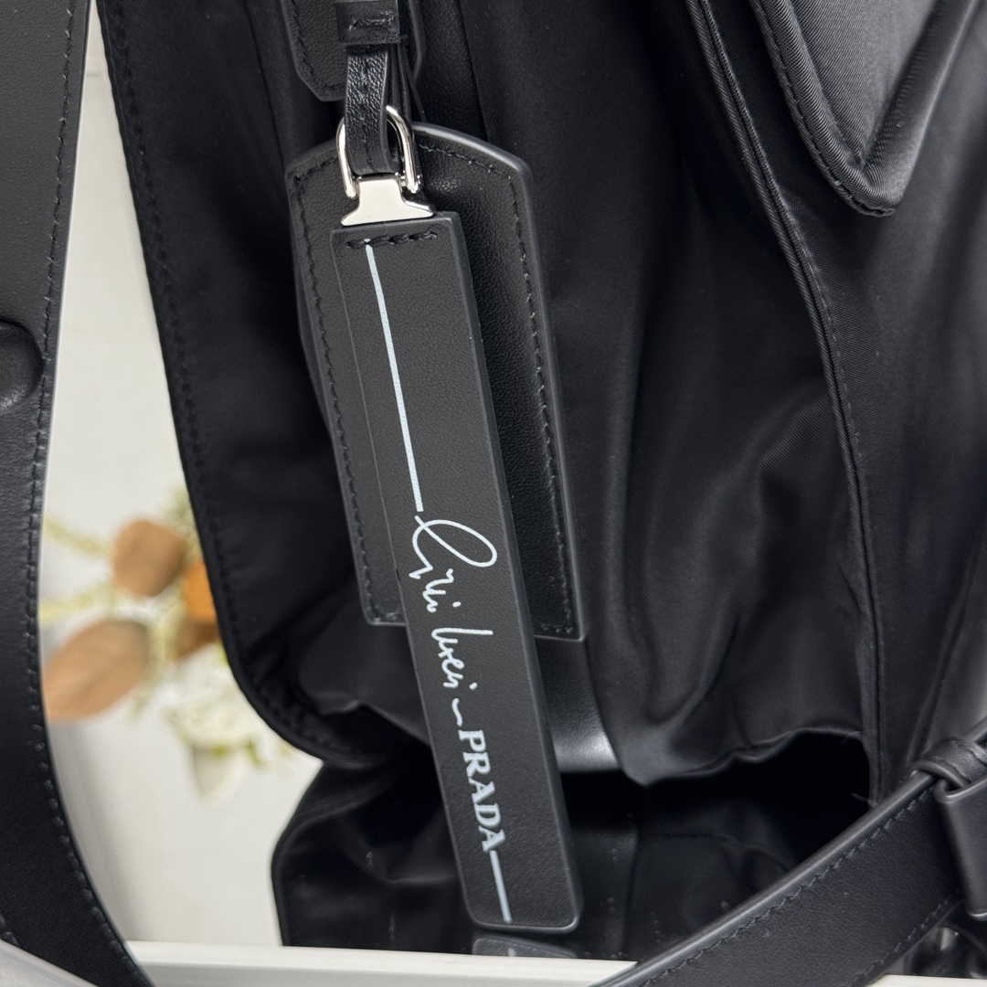 [PRADA] 프라다 라지 패딩 리나일론 숄더백