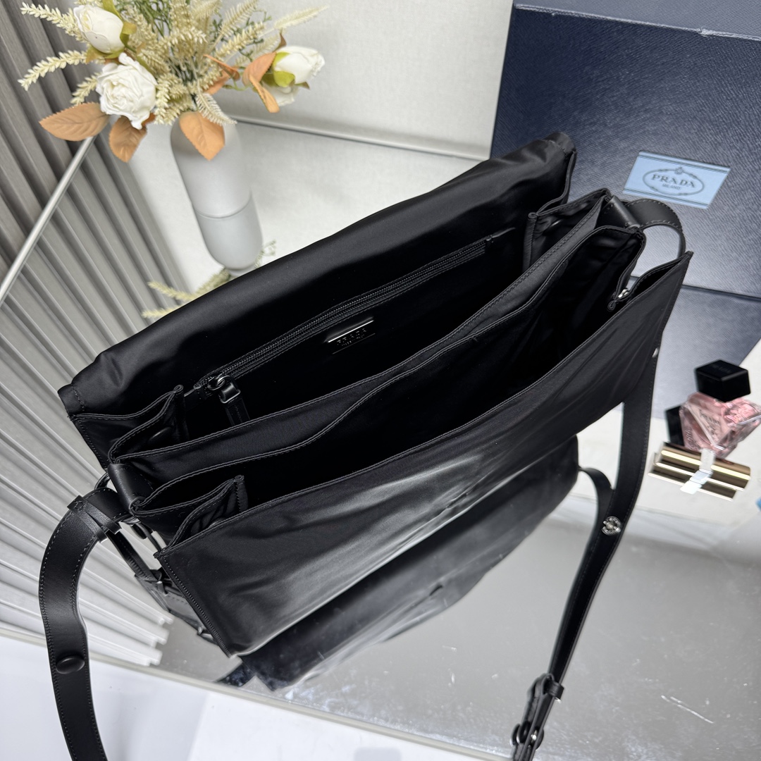 [PRADA] 프라다 라지 패딩 리나일론 숄더백