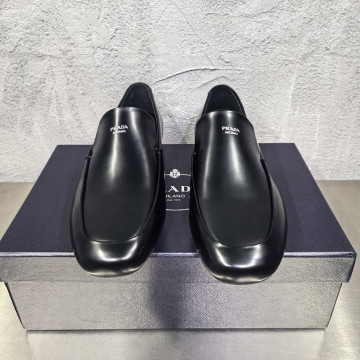 [PRADA] 프라다 로고 인서트 브러쉬드 레더 로퍼