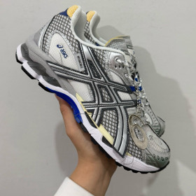 [Asics] 아식스 x 인빈시블 젤 님버스 10.1 HTTP 404 크림 메탈릭 실버 블루