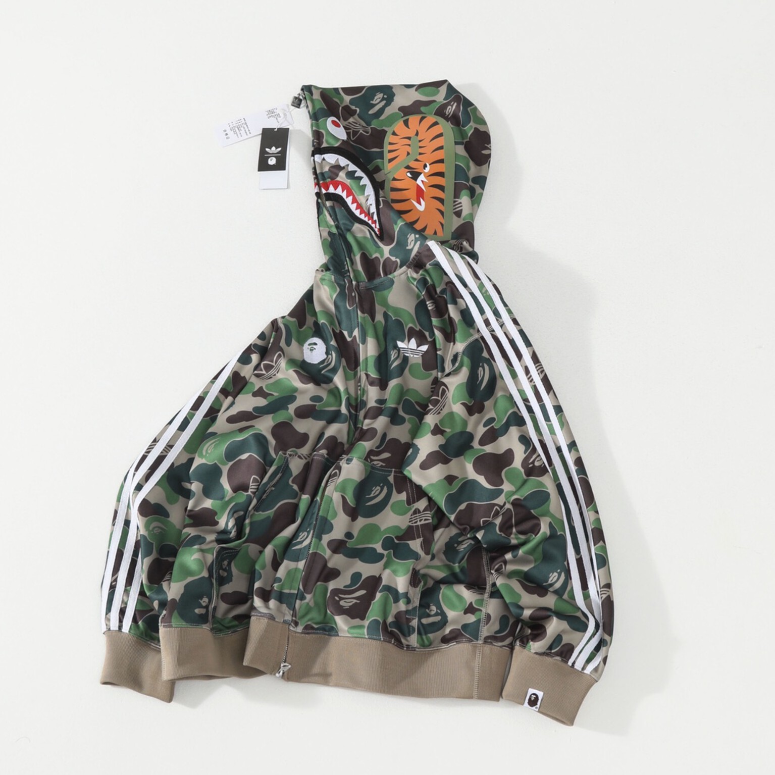 [BAPE X ADIDAS] 베이프 x 아디다스 트랙 카모 샤크 풀 집 후드