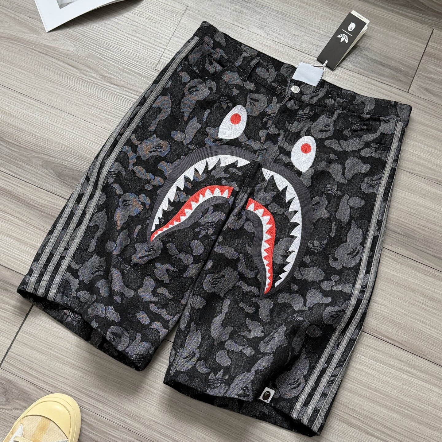 [Adidas x BAPE] 아디다스 x 베이프 샤크 데님 쇼츠
