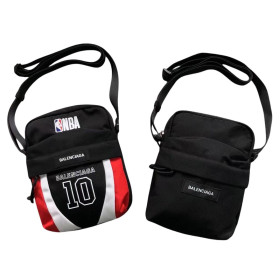 [Balenciaga] 발렌시아가 익스플로러 크로스바디 파우치 / NBA 콜라보레이션